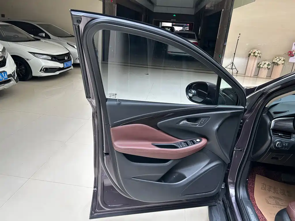 Buick Envision Plus 2017 — фото 11