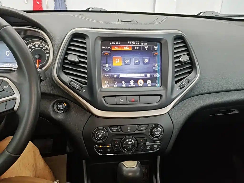 Jeep Cherokee 2016 — фото 13