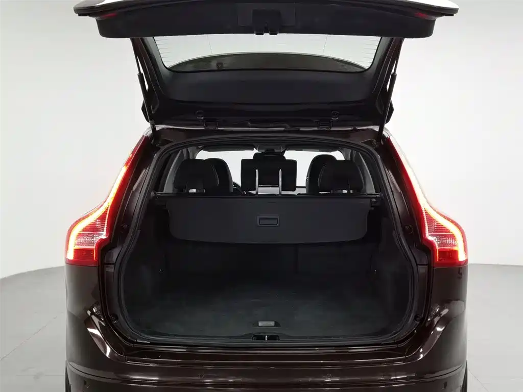Volvo XC60 2016 — фото 16