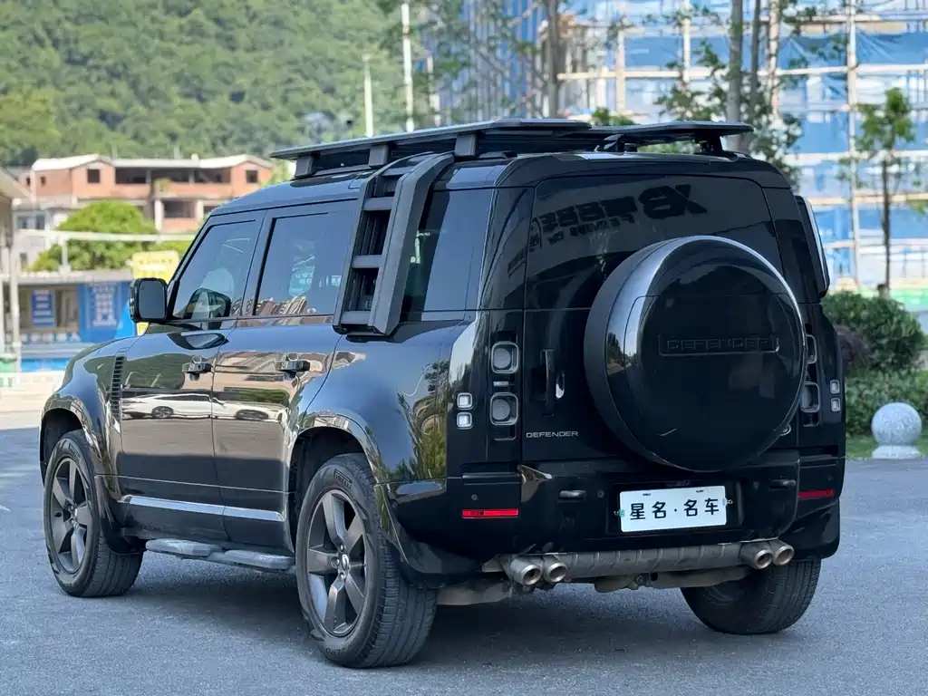 Land Rover Defender 2023 — фото 16