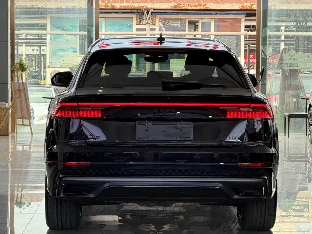 Audi Q8 2021 — фото 17