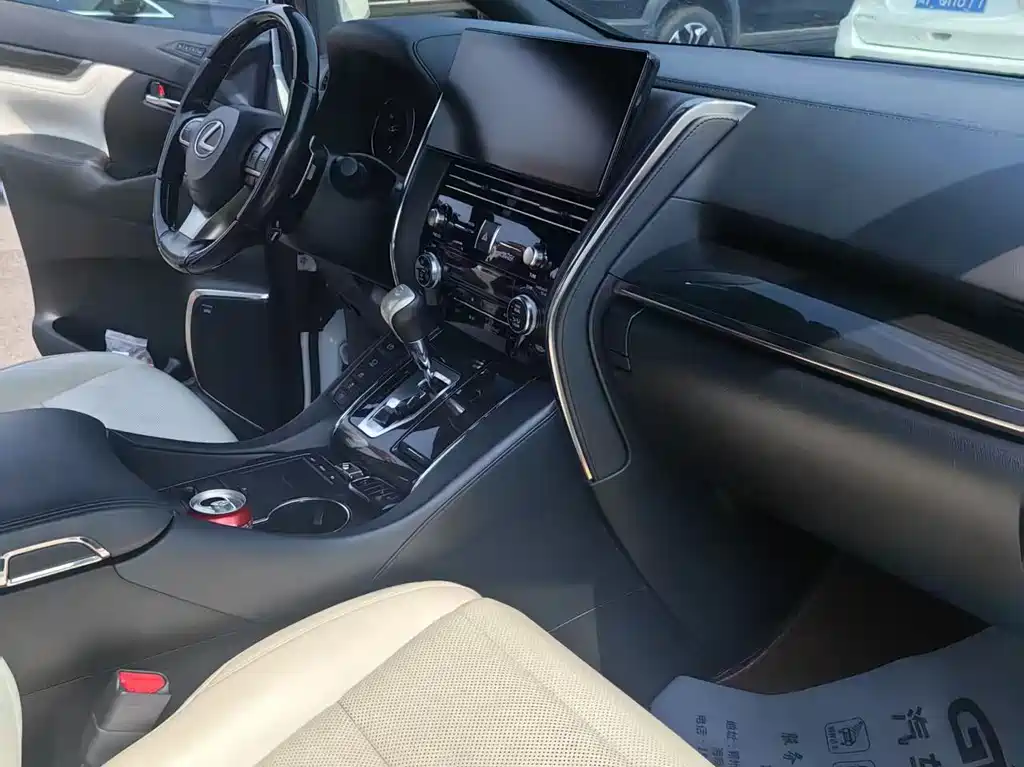 Lexus LM 2022