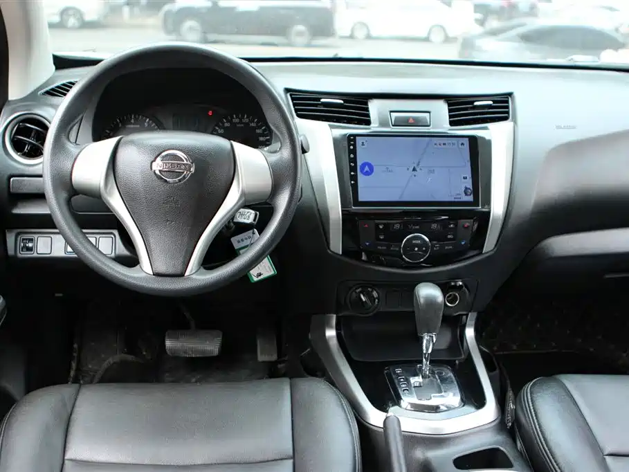 Nissan Navara 2019 — фото 13