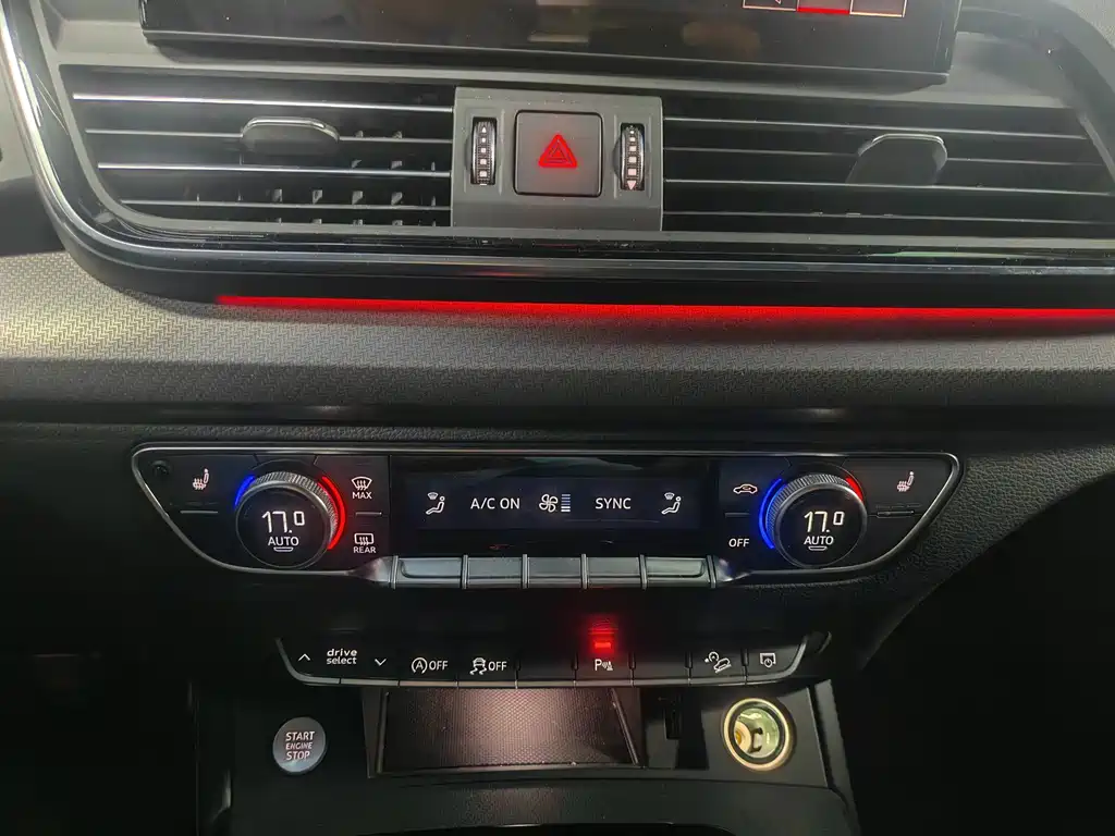 Audi Q5L 2023 — фото 11