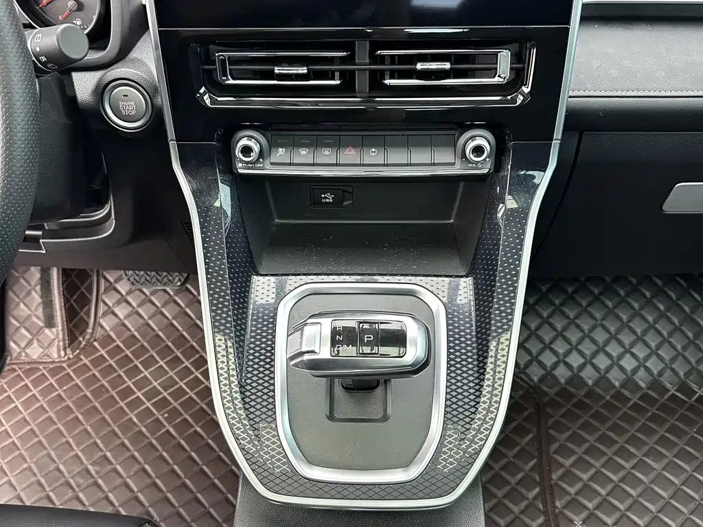 Haval M6 2023 — фото 15