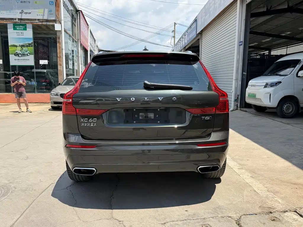 Volvo XC60 2019 — фото 12