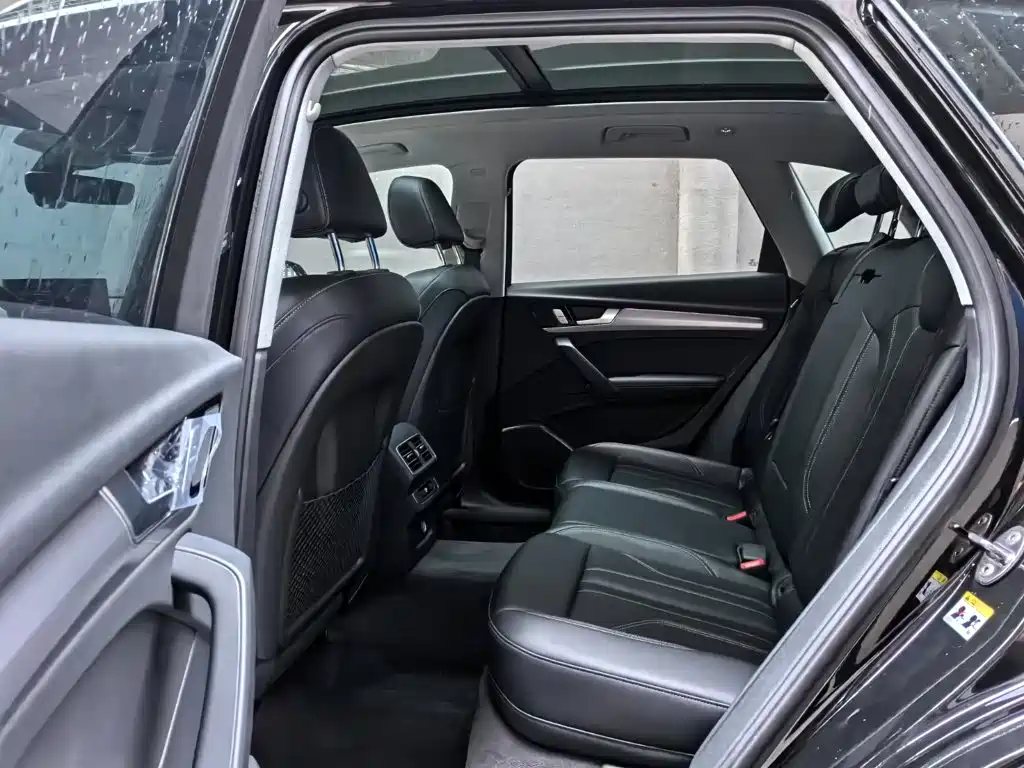 Audi Q5L 2025 — фото 10