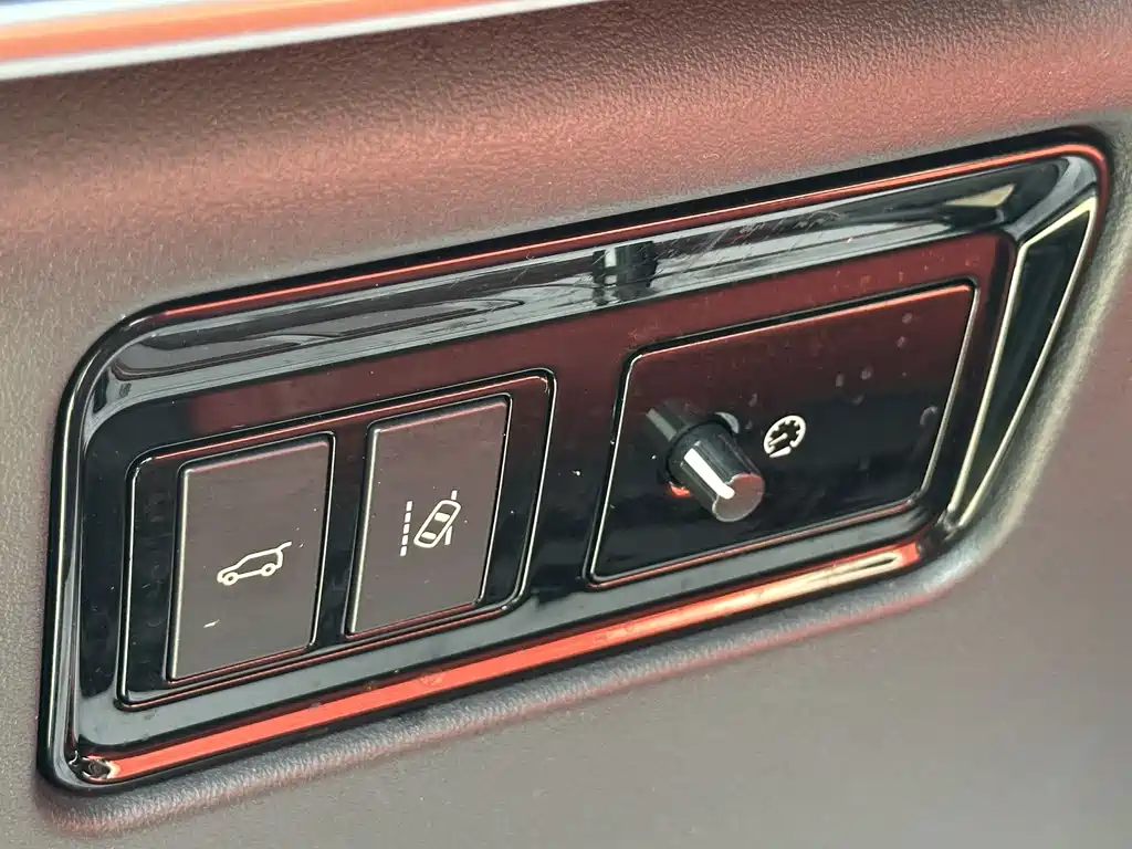 Jaguar F-PACE 2017 — фото 23
