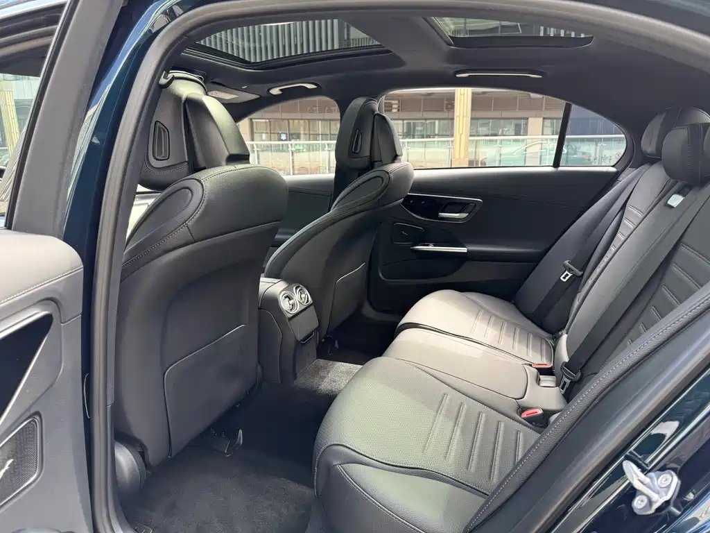 Mercedes-Benz C-Class 2023 — фото 21