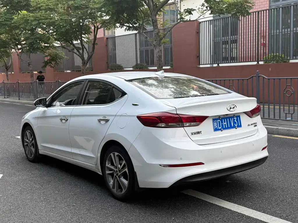Hyundai Elantra 2018 — фото 4