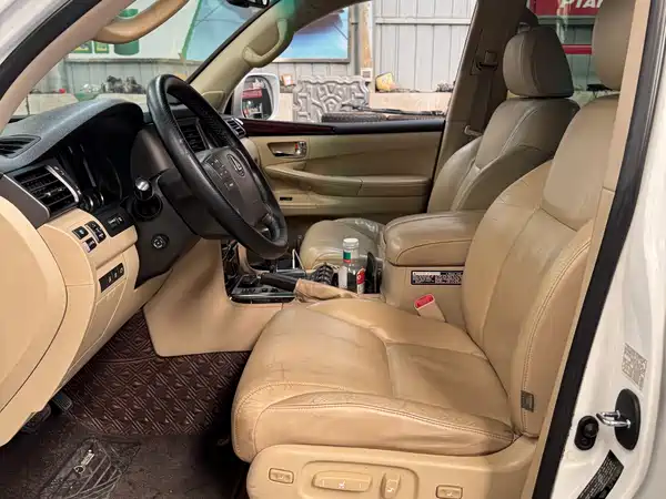 Lexus LX 2011