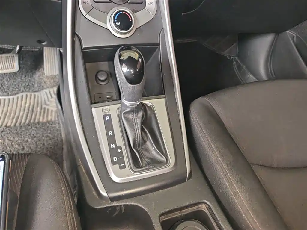 Hyundai Elantra Langdong 2015 — фото 14