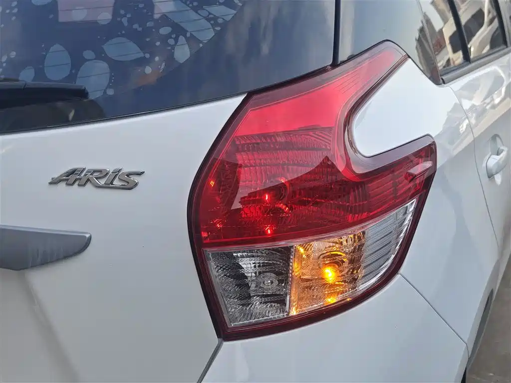 Toyota Yaris L 2015 — фото 8