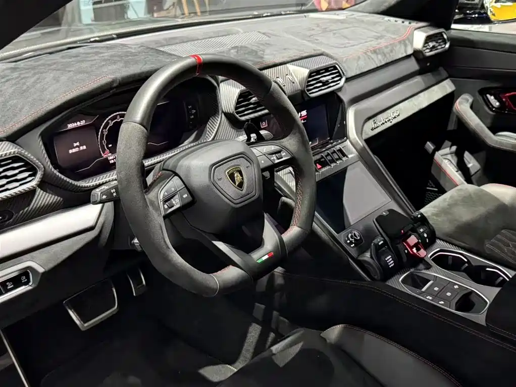 Lamborghini Urus 2023 — фото 11