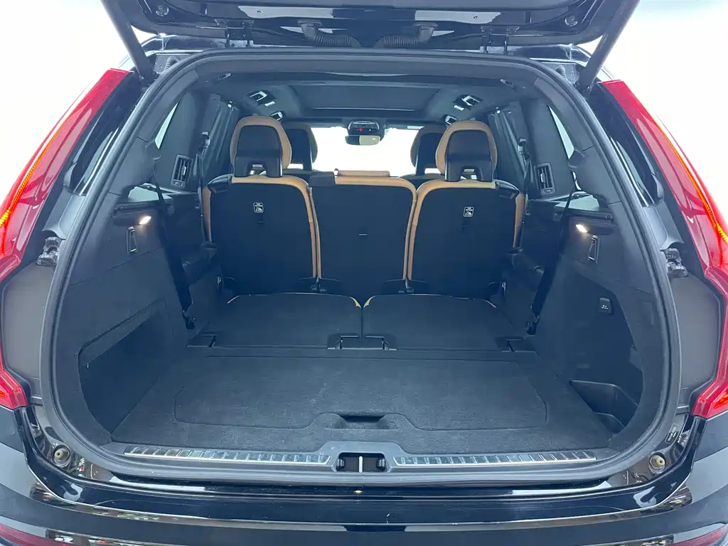 Volvo XC90 2018 — фото 20