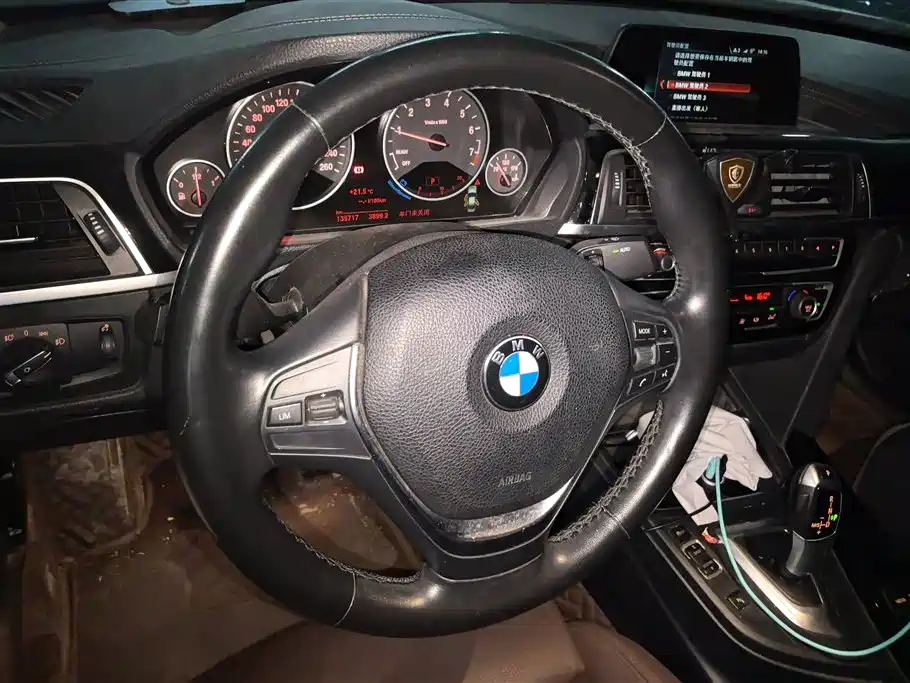 BMW 3 Series 2017 — фото 15