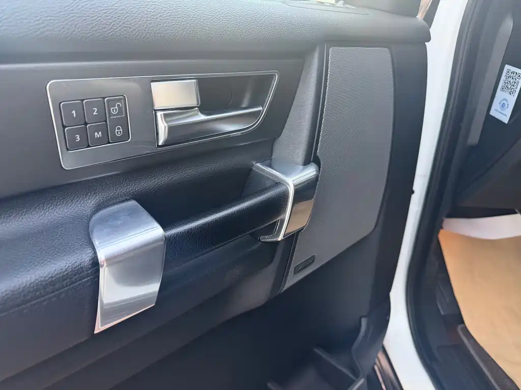 Land Rover Discovery 2017 — фото 13