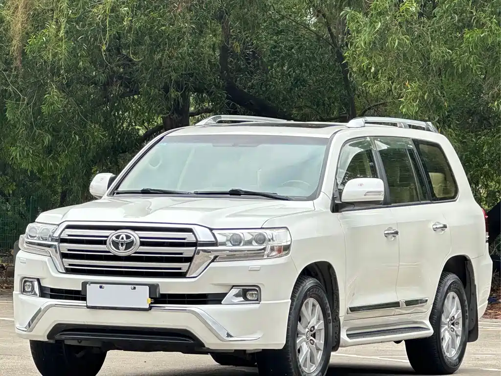 Toyota Land Cruiser 2017 — фото 1