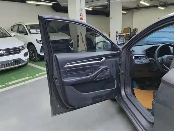 Geely Emgrand 2023