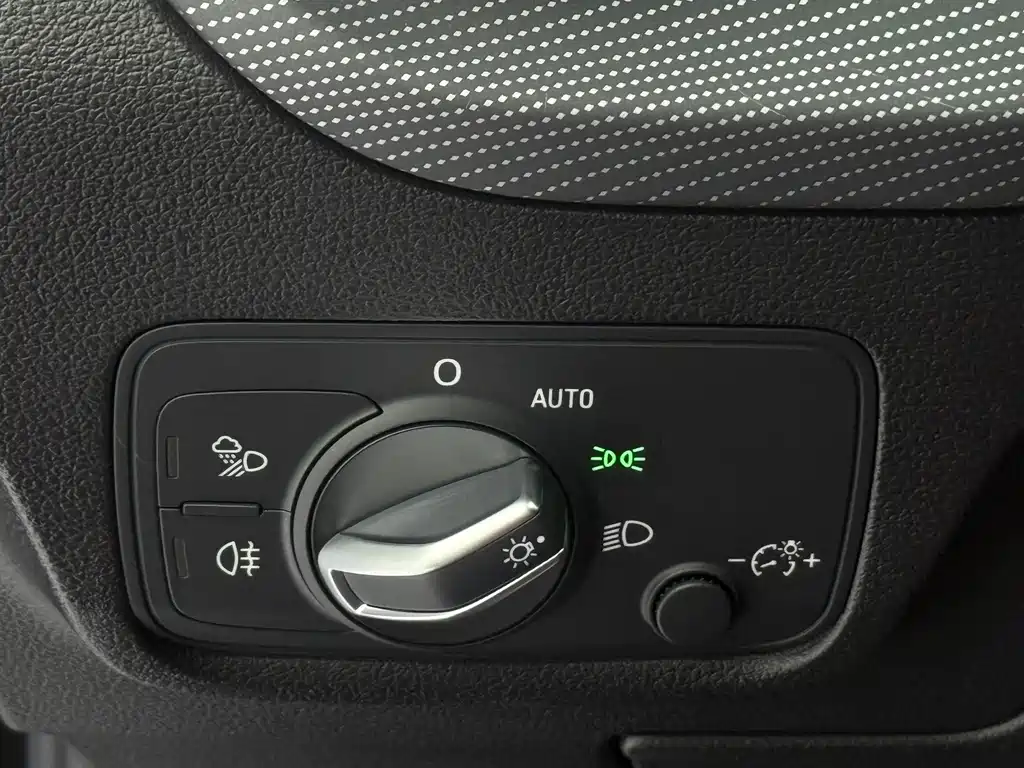 Audi Q2L 2021 — фото 9