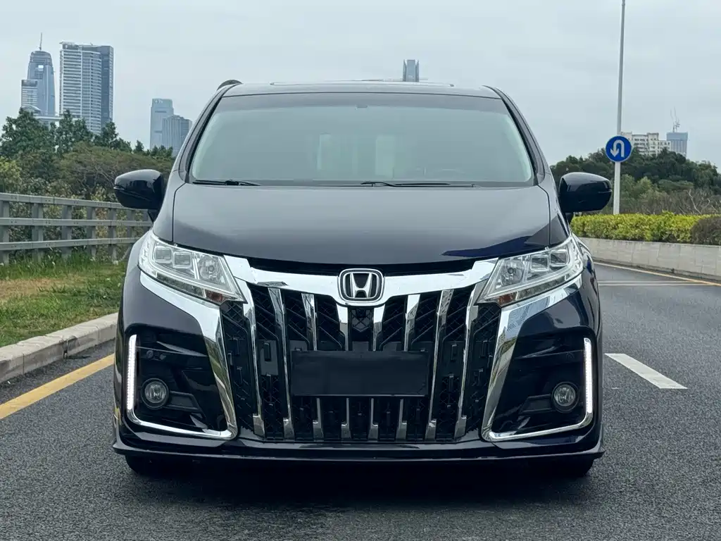 Honda Odyssey 2017 — фото 2