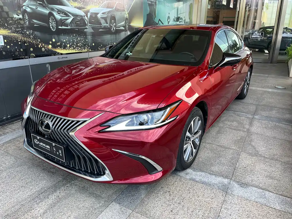 Lexus ES 2020
