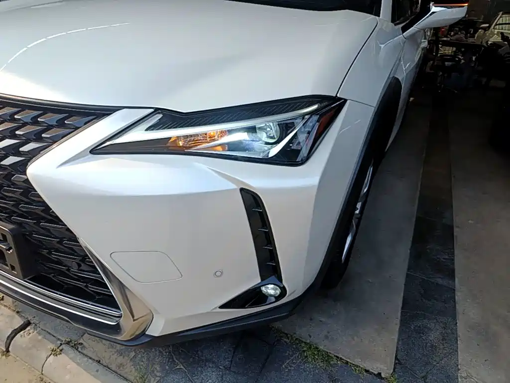 Lexus UX 2021 — фото 24
