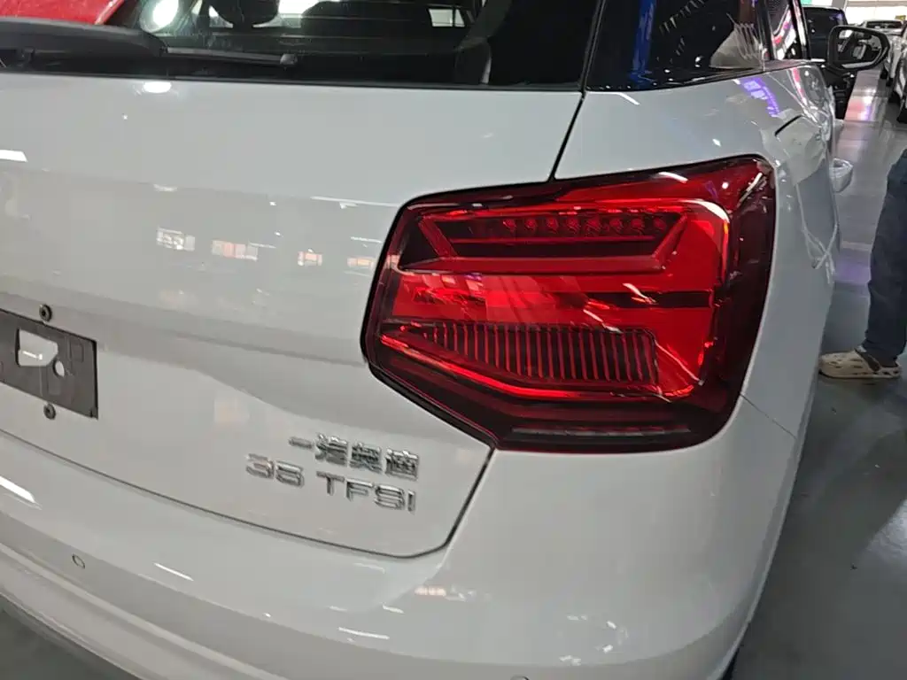 Audi Q2L 2019 — фото 8