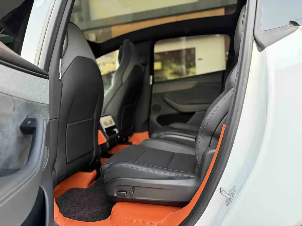 Tesla Model Y L 2026