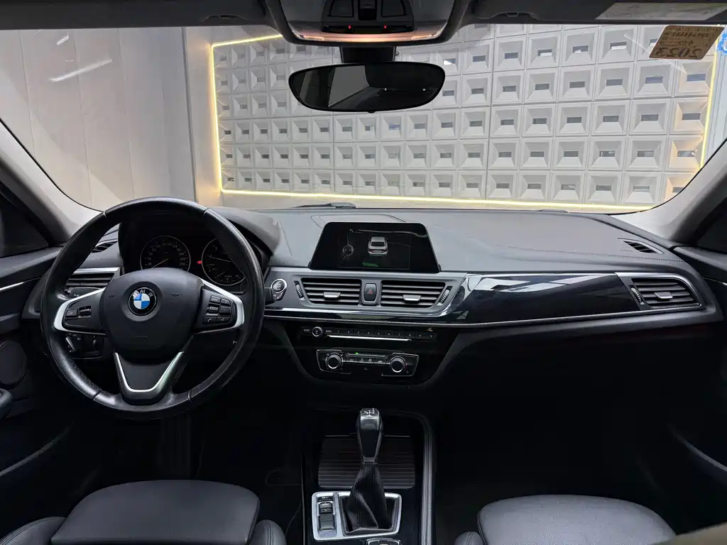 BMW 1 Series 2017 — фото 11