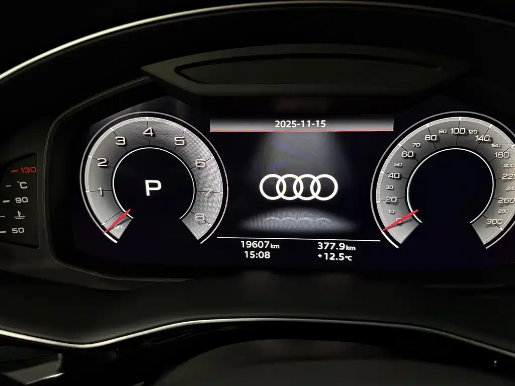 Audi Q8 2023 — фото 13