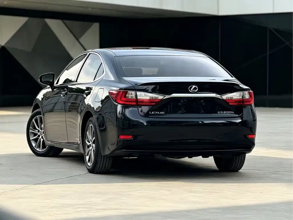 Lexus ES 2017 — фото 2