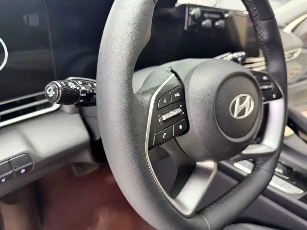 Hyundai Elantra 2023 — фото 10