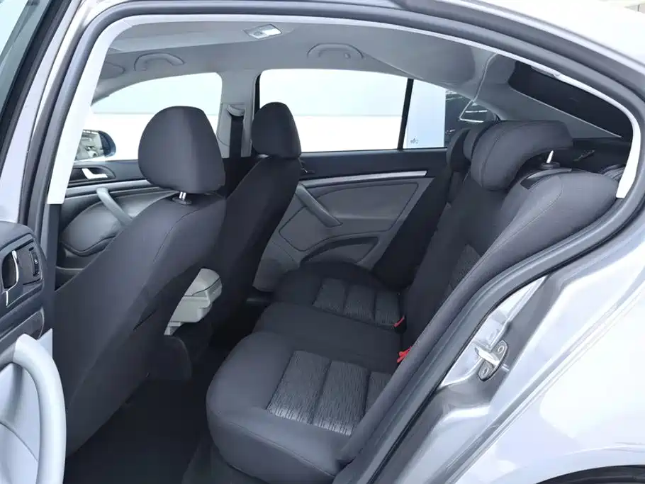 Skoda Octavia 2015 — фото 11