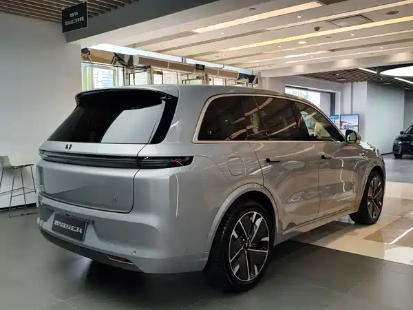 Li Auto L8 2025