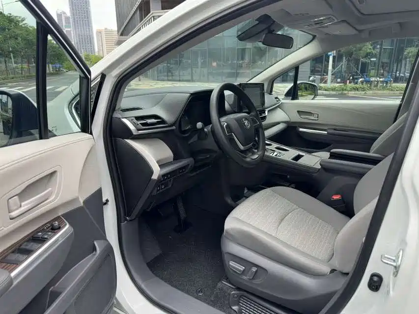Toyota Sienna 2024