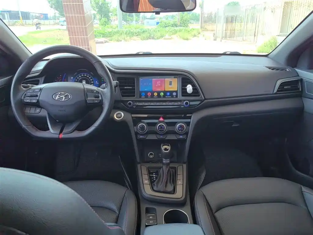 Hyundai Elantra 2019 — фото 10