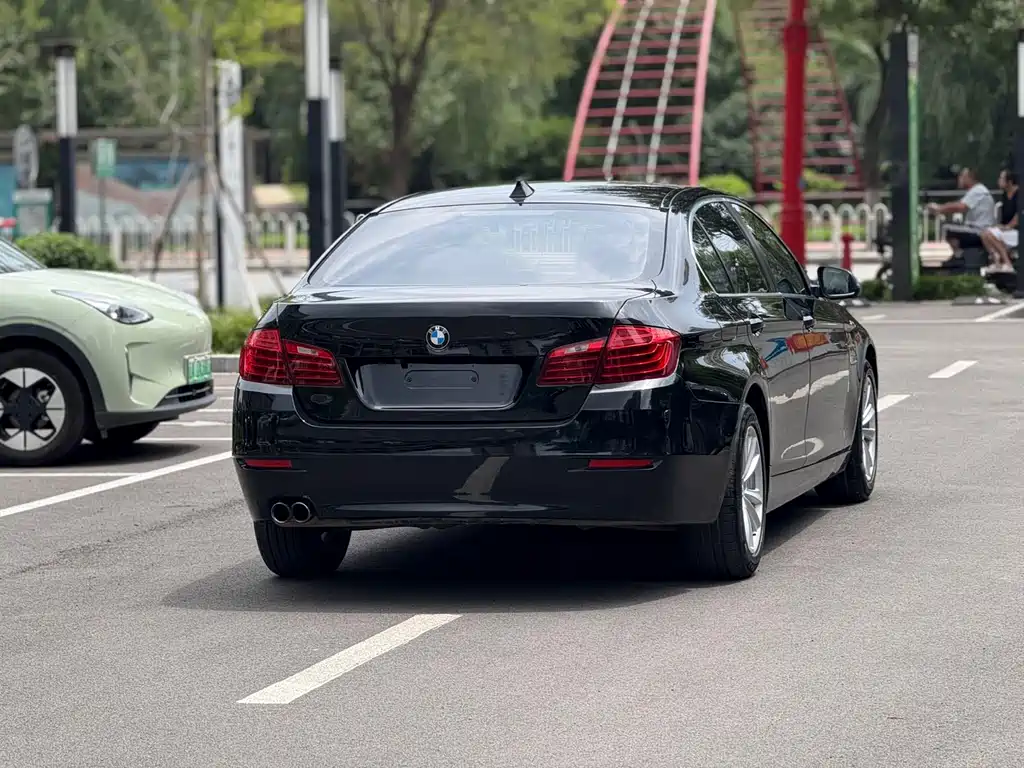BMW 5 Series 2015 — фото 18