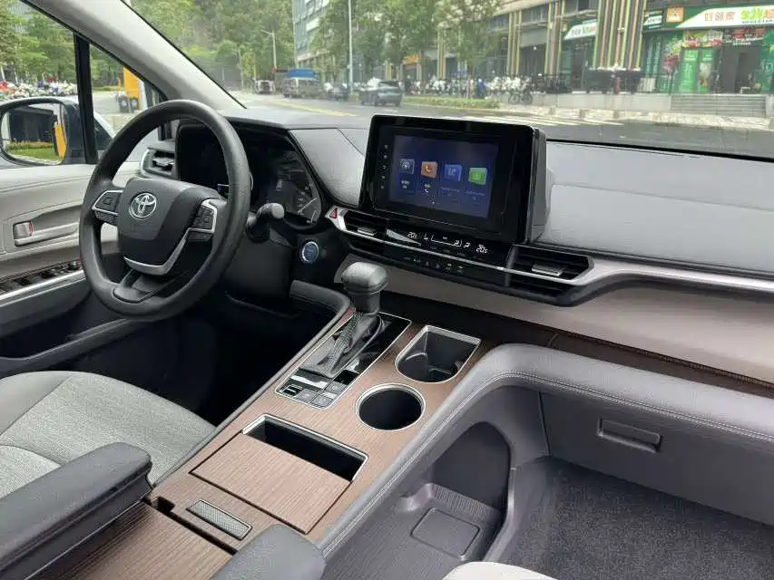 Toyota Sienna 2024