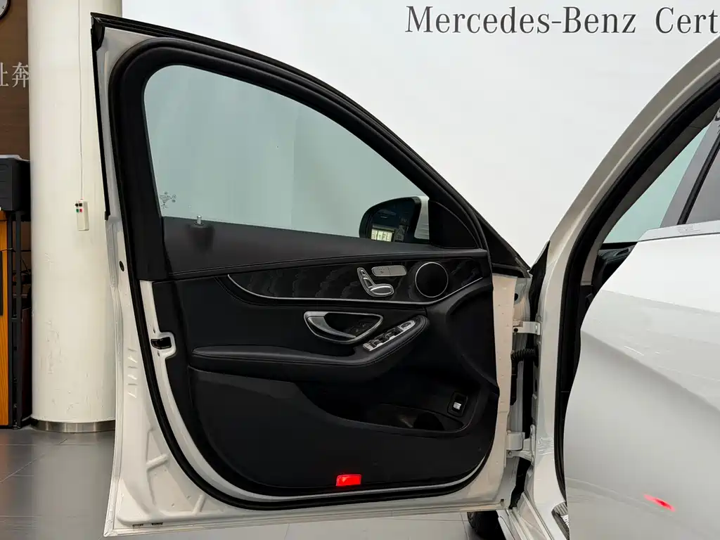 Mercedes-Benz C-Class 2019 — фото 4