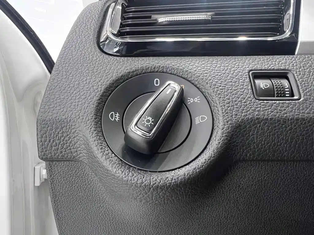 Skoda Rapid 2022 — фото 9