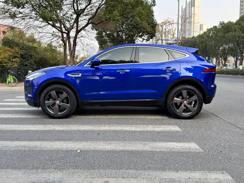 Jaguar E-PACE 2019 — фото 4