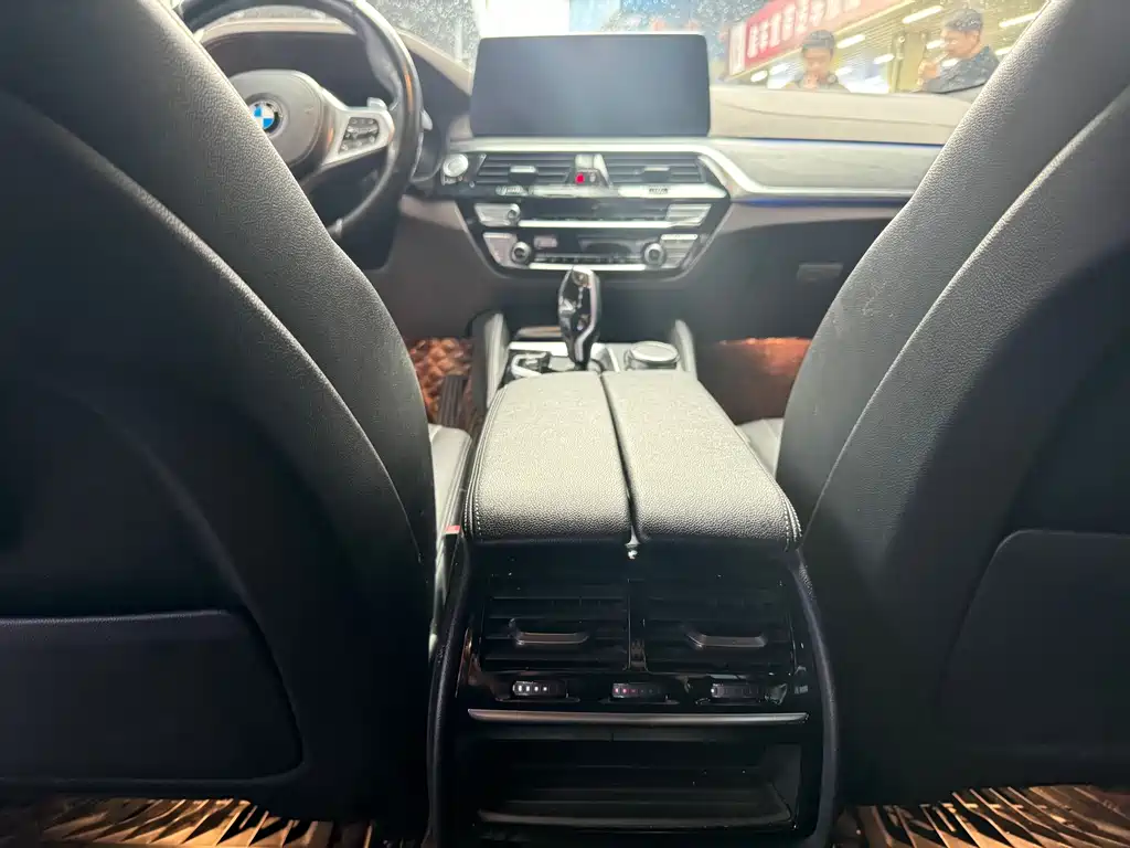 BMW 5 Series 2020 — фото 9