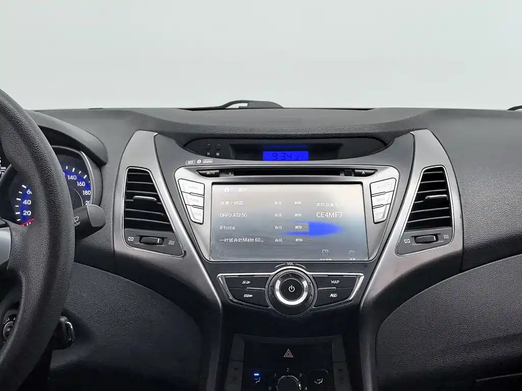 Hyundai Elantra 2014 — фото 12