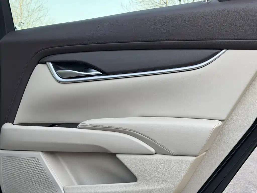 Cadillac XTS 2017 — фото 12