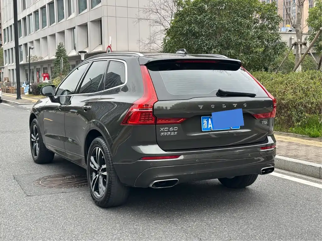 Volvo XC60 2019 — фото 10
