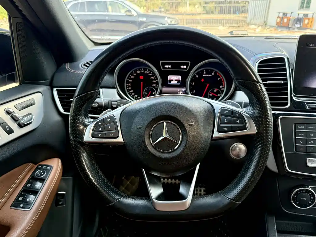 Mercedes-Benz GLE AMG 2017 — фото 12