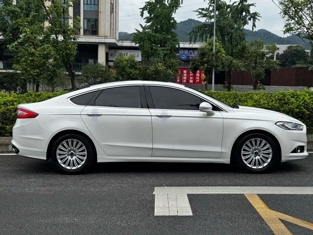 Ford Mondeo 2014 — фото 28