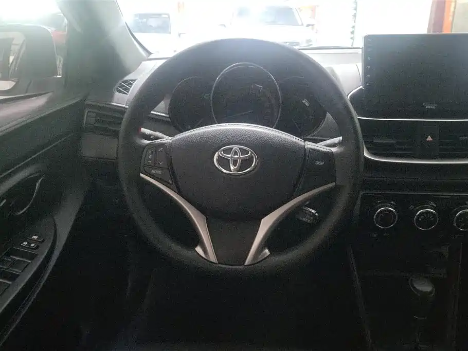 Toyota Yaris L 2022 — фото 15