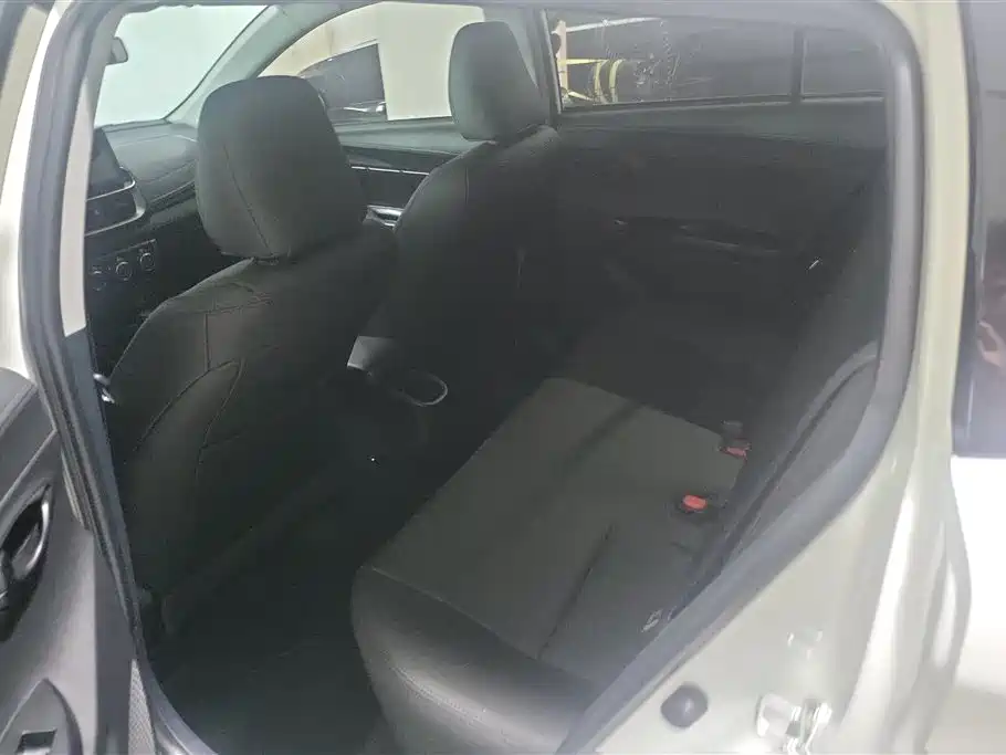 Toyota Yaris L 2022 — фото 11